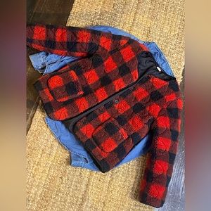 Maurice’s girls size 11/12 jacket. Plush and in excellent shape! Brand new